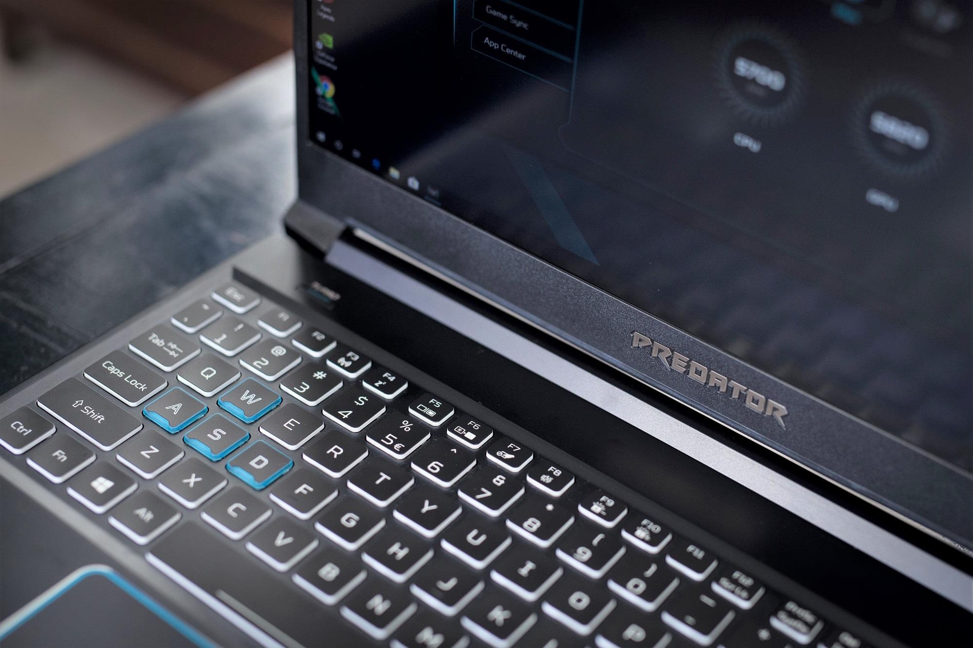 Predator Helios 300 anh 3