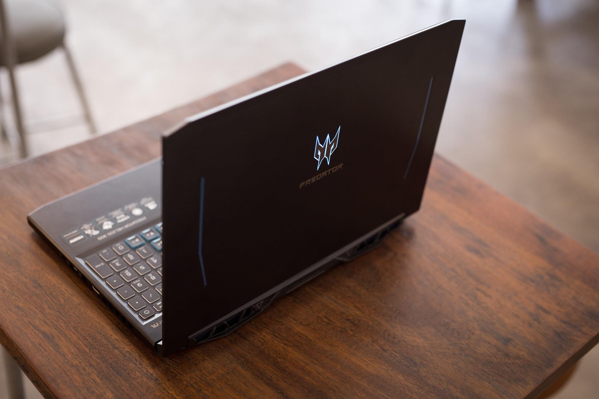 Predator Helios 300 anh 8