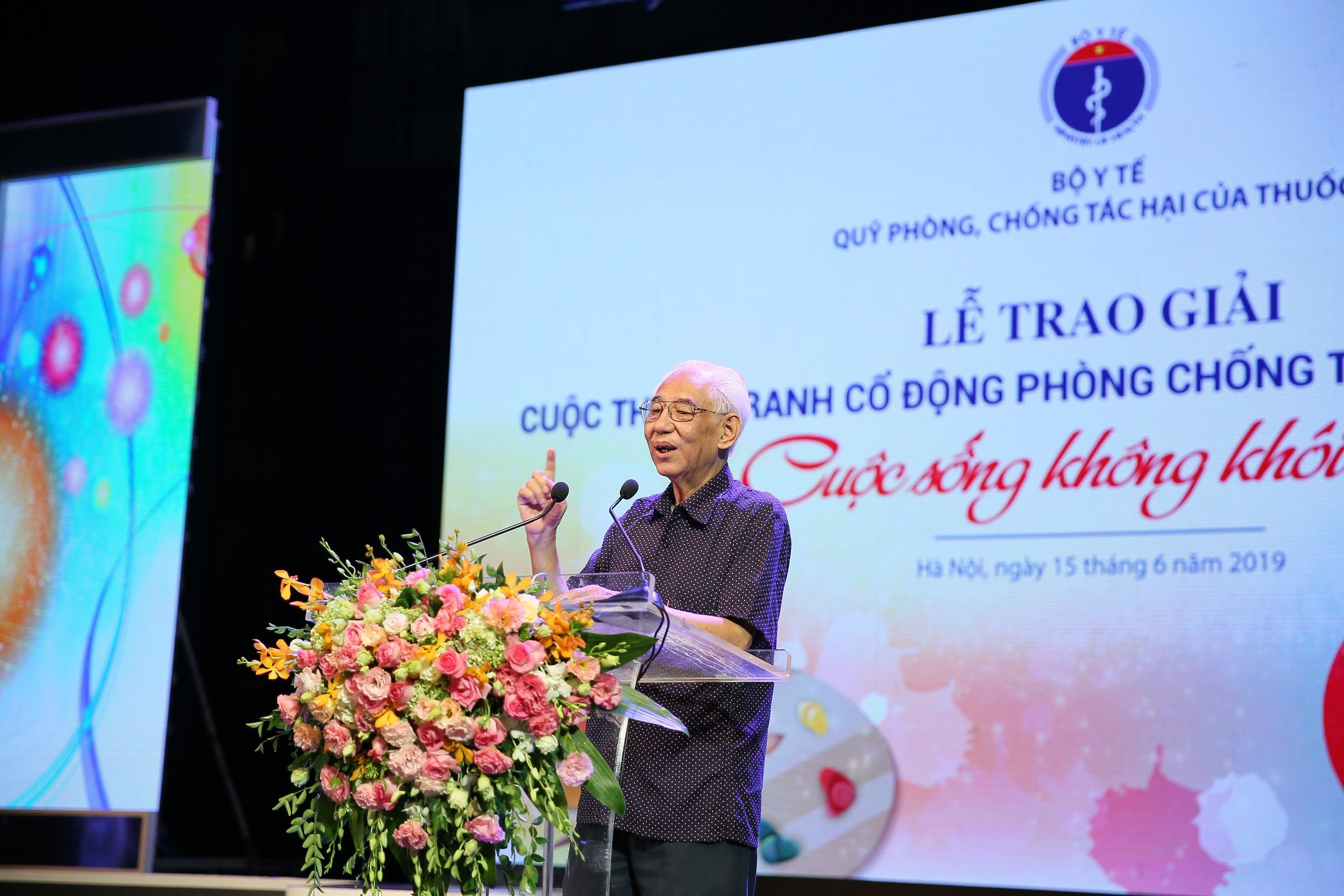 Quy Phong,  chong tac hai cua thuoc la anh 1