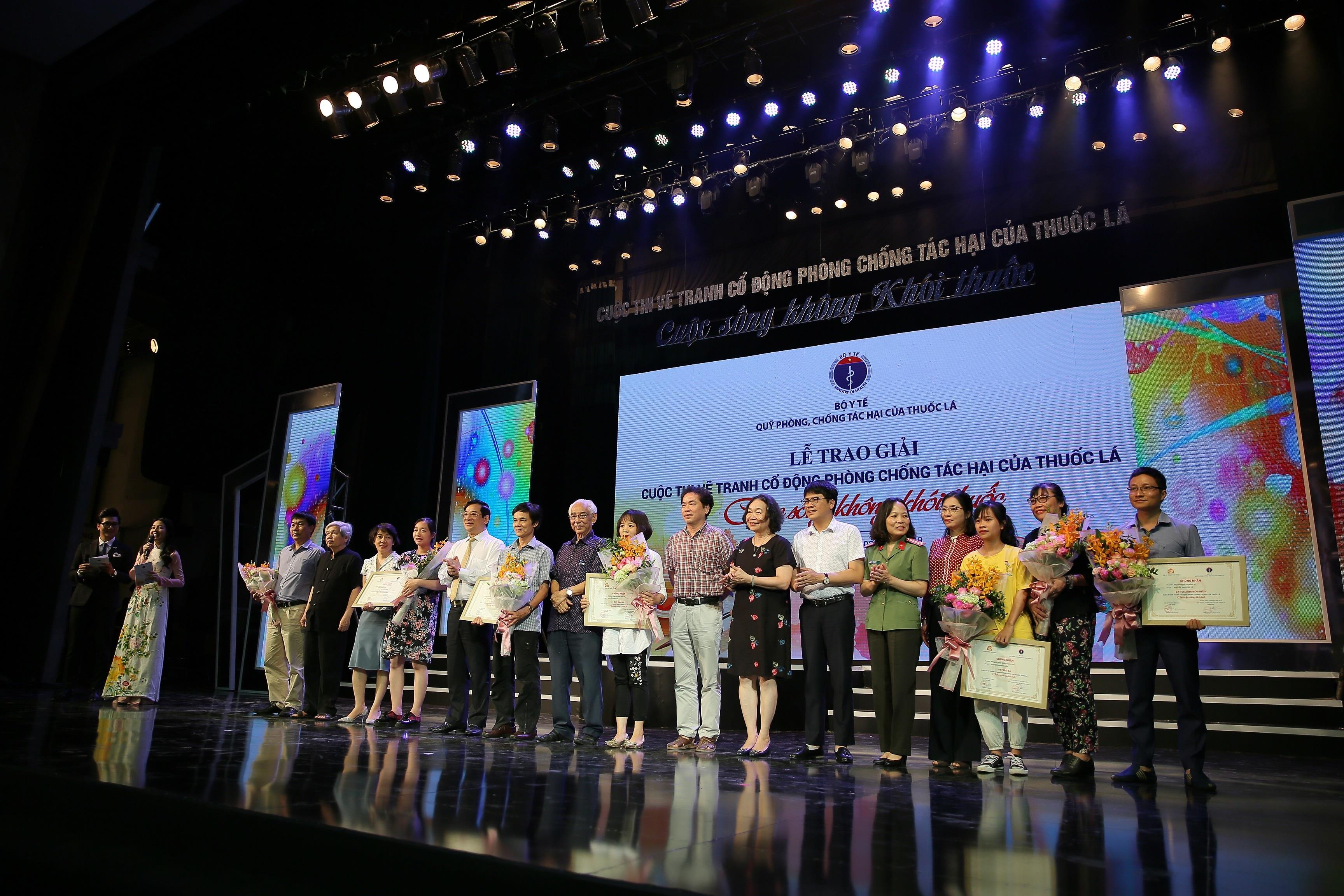 Quy Phong,  chong tac hai cua thuoc la anh 2