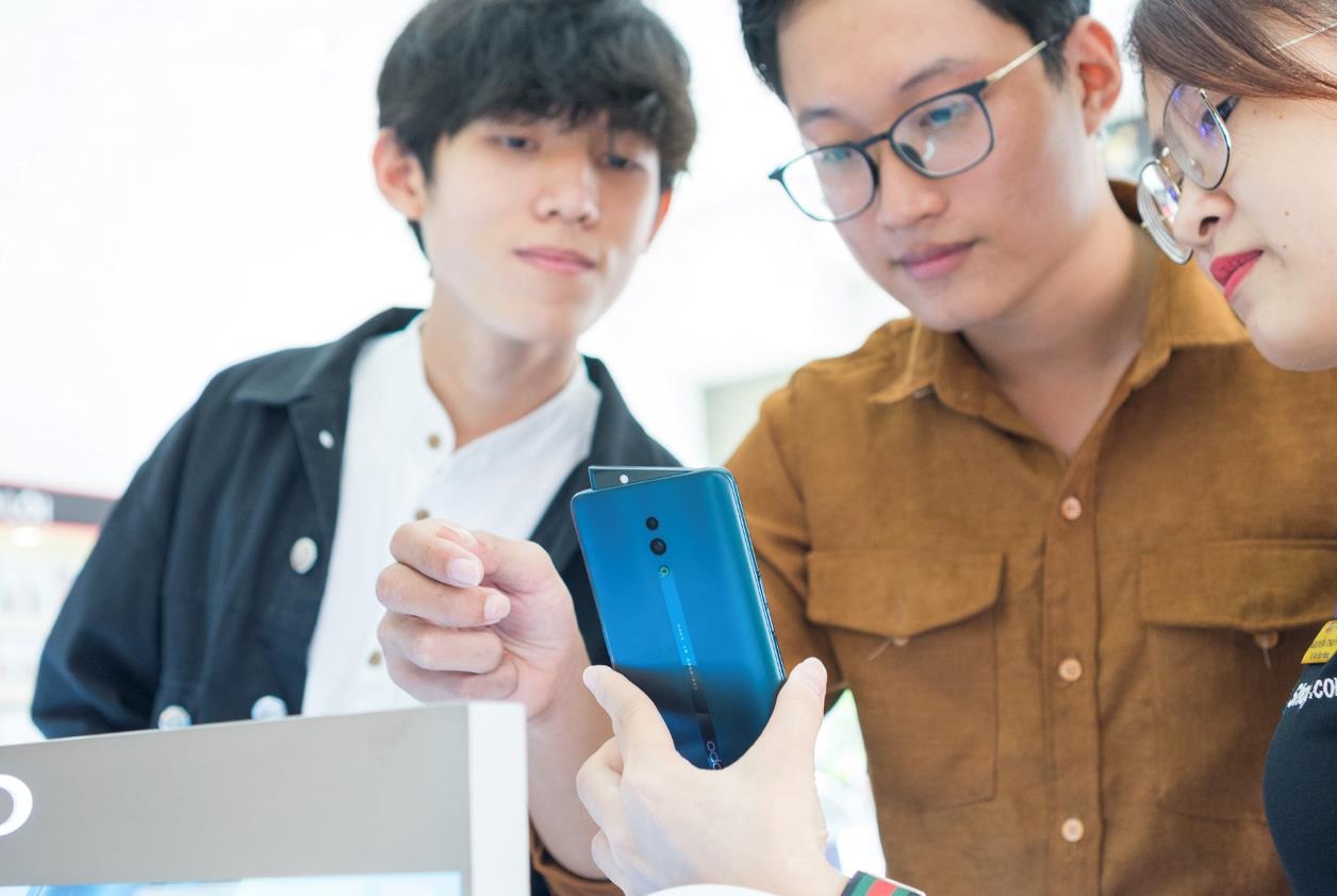 Oppo Reno chinh thuc len ke tai Viet Nam, gia tren 10 trieu dong hinh anh