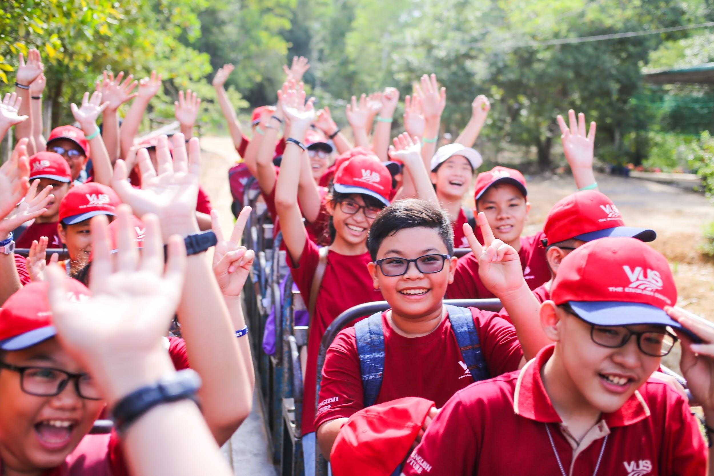 'Thay co oi minh di dau the' phien ban hoc vien VUS hinh anh