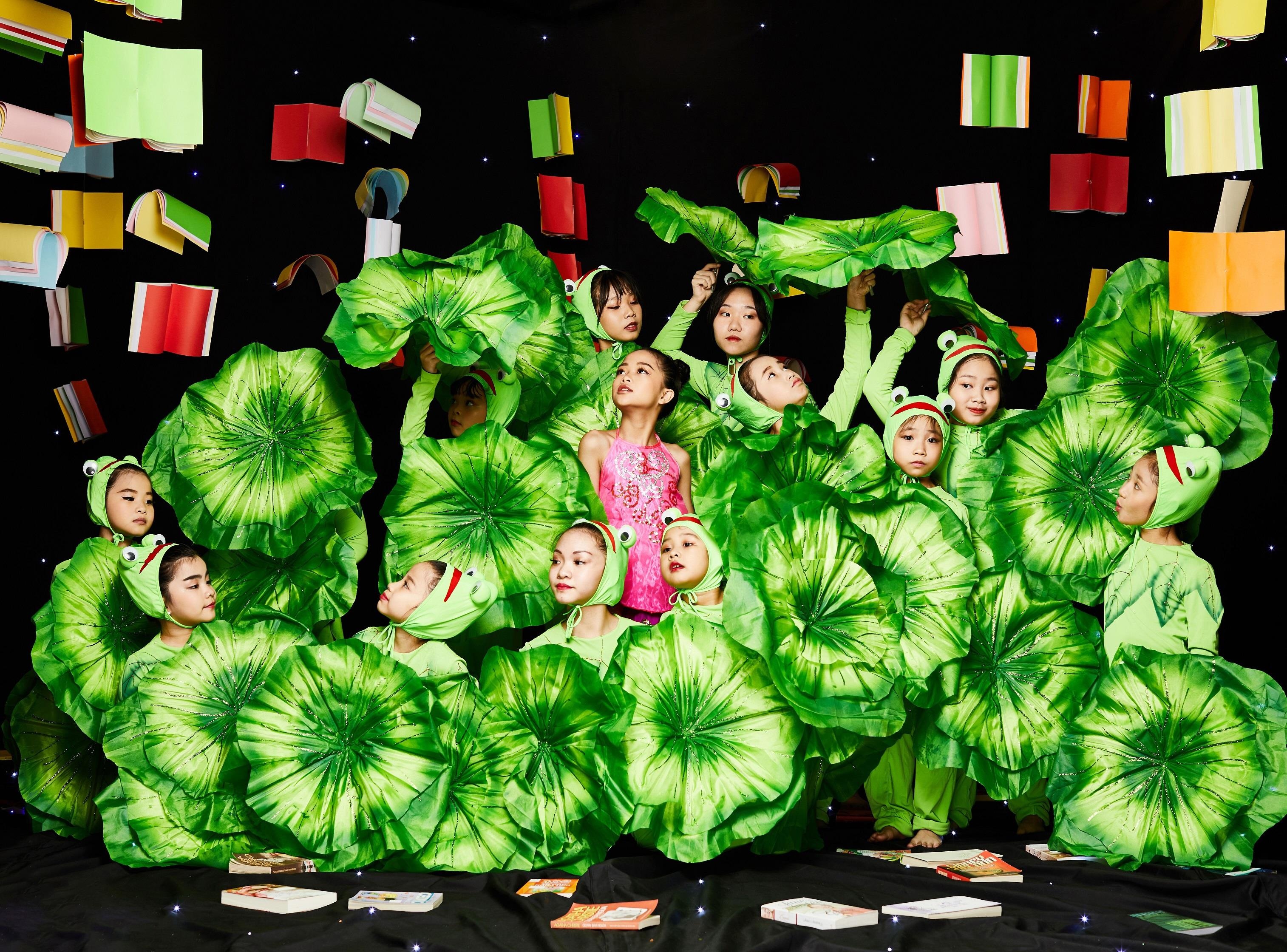 'Sac mau tuoi tho' - vo kich pha bo dinh kien ve nghe thuat cho tre em hinh anh