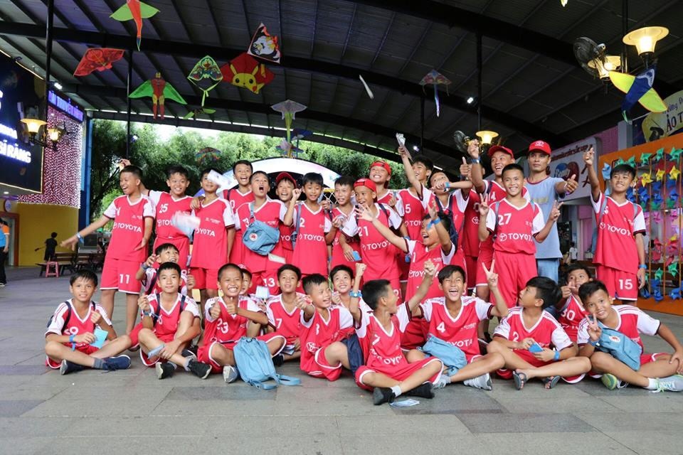 Cuu cau thu Pham Nhu Thuan lam HLV 'Trai he bong da thieu nien Toyota' hinh anh