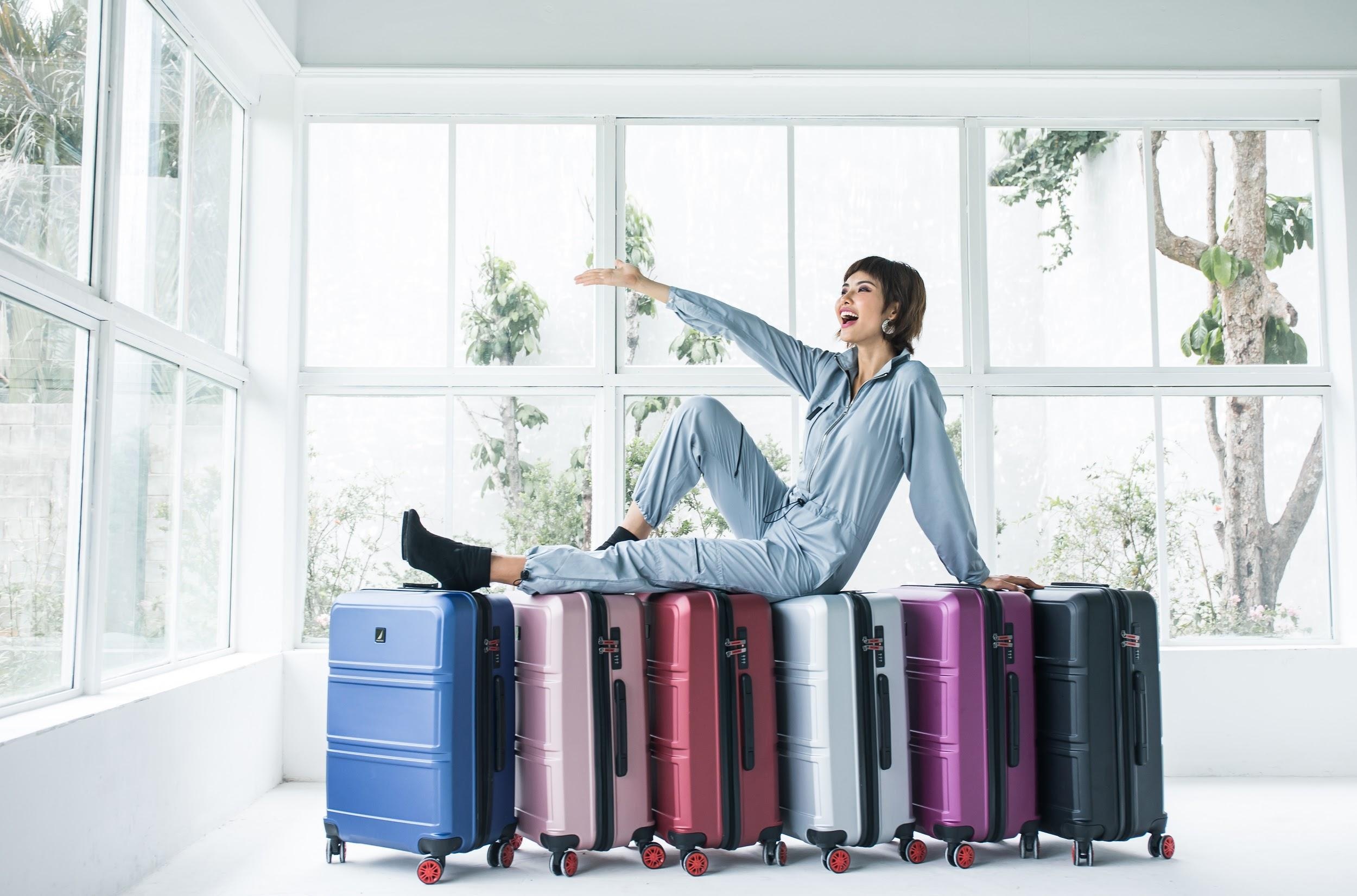 Cac mau vali tu thuong hieu Nautica cap ben he thong Lug hinh anh