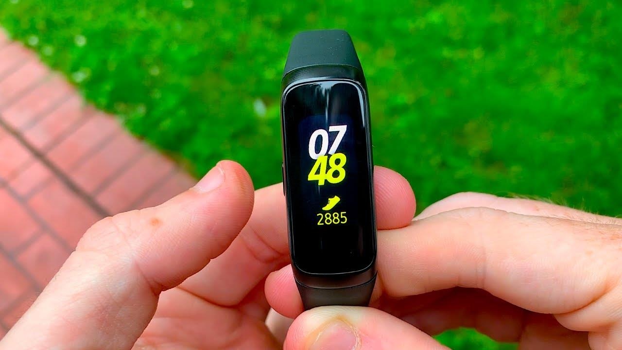 Dieu gi lam nen chiec smartband dang chu y nhat hien nay hinh anh