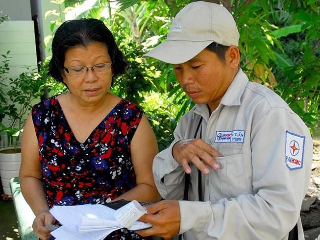 Hon 43% khach hang EVN khong dung tien mat de thanh toan trong nam nay hinh anh