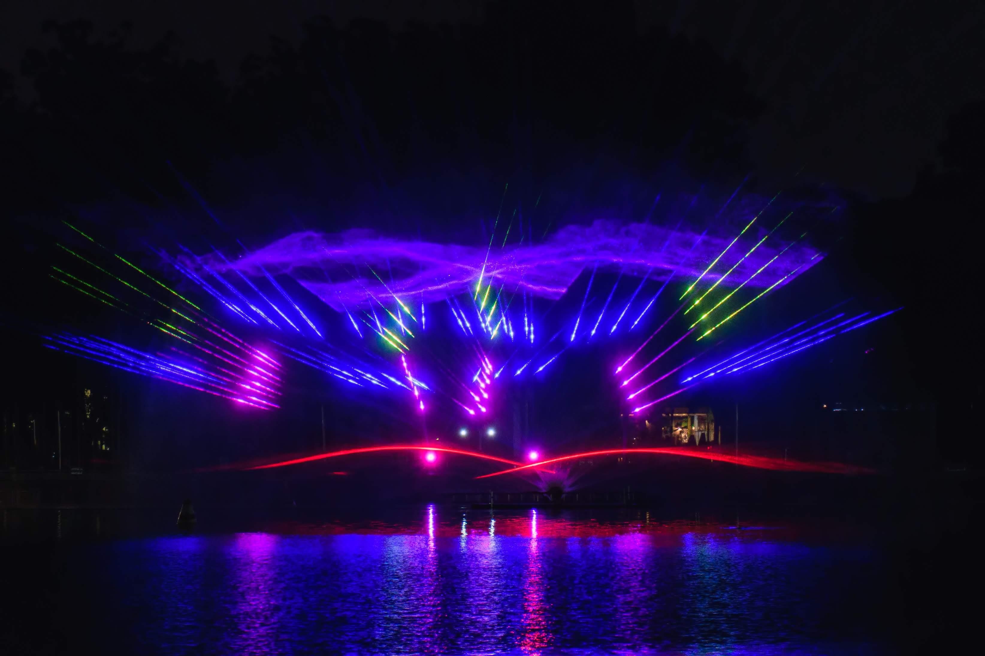 Fan Yang bieu dien tai Dam Sen anh 6