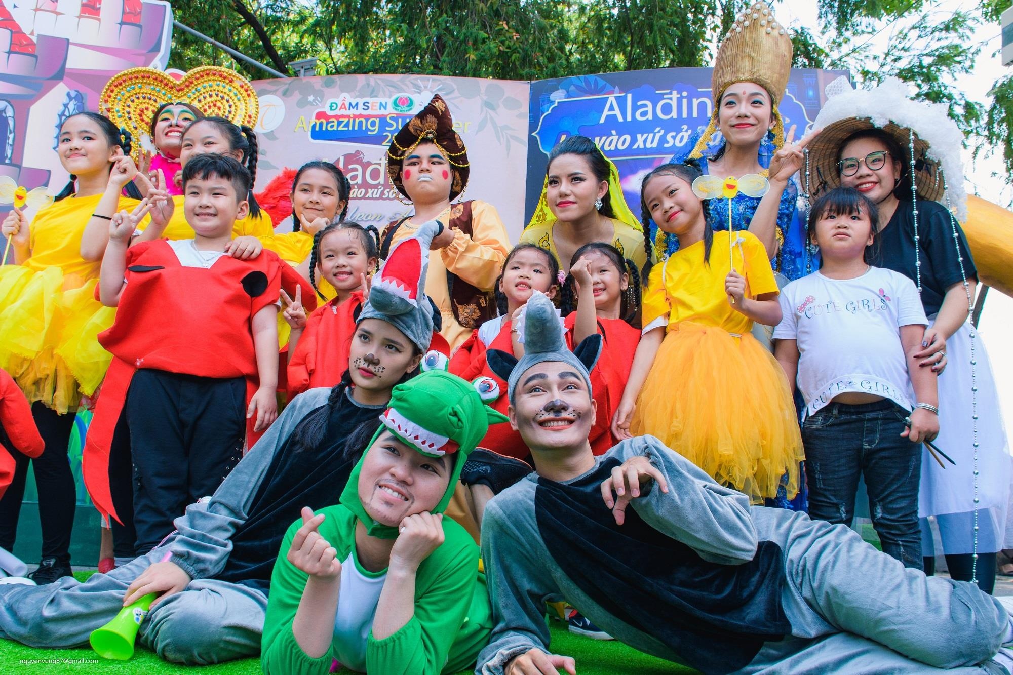 Fan Yang bieu dien tai Dam Sen anh 4