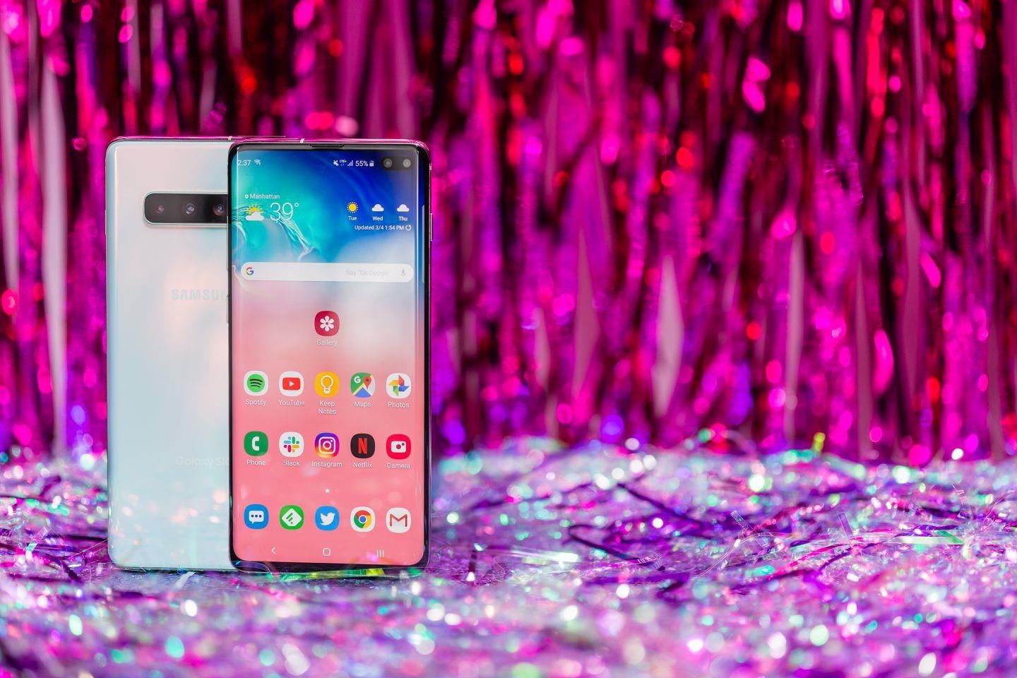 Galaxy A, S10, S10+ giam den 6 trieu dong tai Di Dong Viet hinh anh