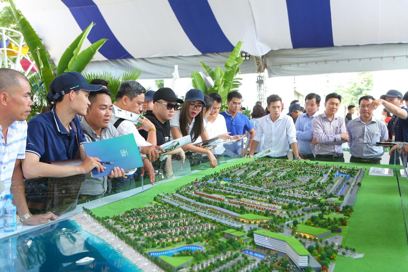Hon 12.000 luot khach tham quan trien lam BDS Novaland Expo hinh anh