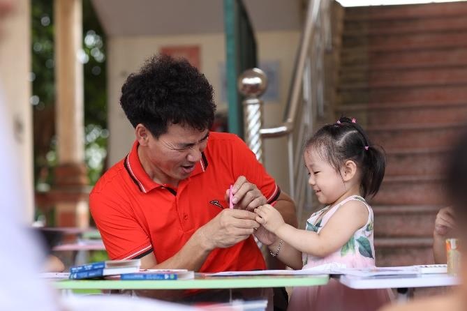 Xuan Bac giao luu cung gan 1.000 tre Hai Phong tai su kien dinh duong hinh anh