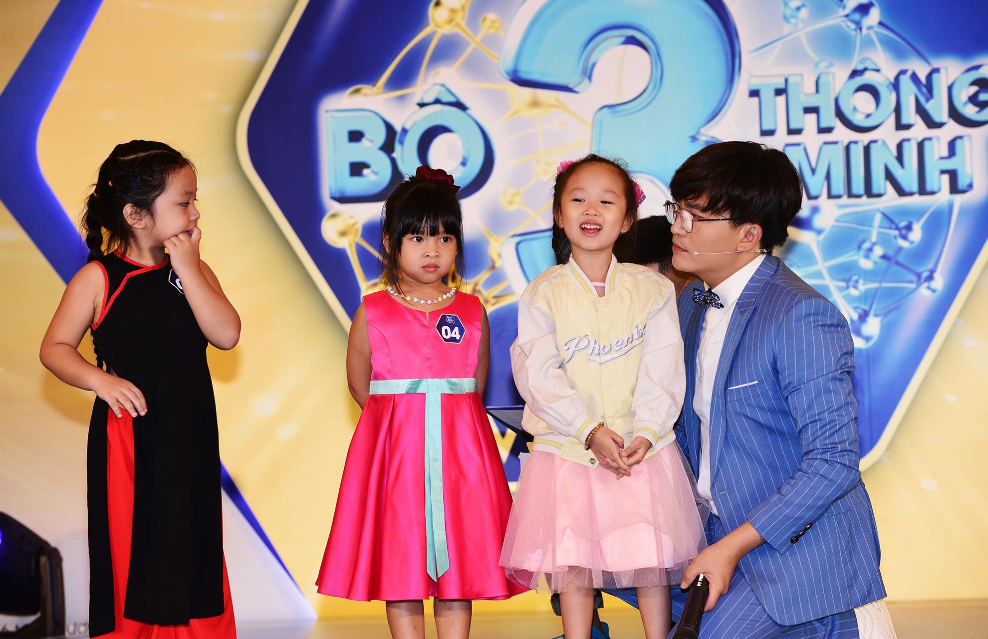 Nhieu be tu tin truoc cau hoi kho cua ‘Tim kiem bo 3 thong minh VN’ hinh anh