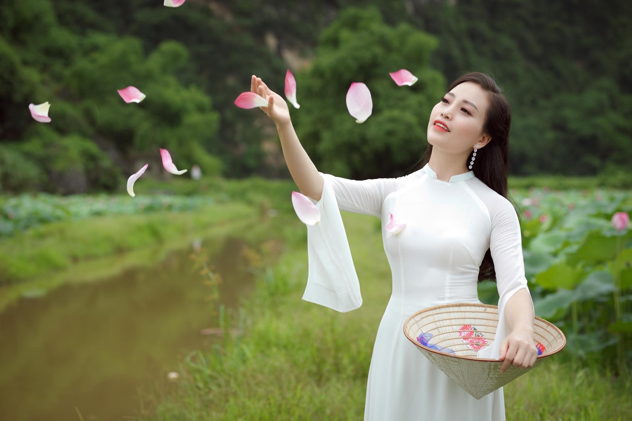 Ca si Huyen Trang anh 9