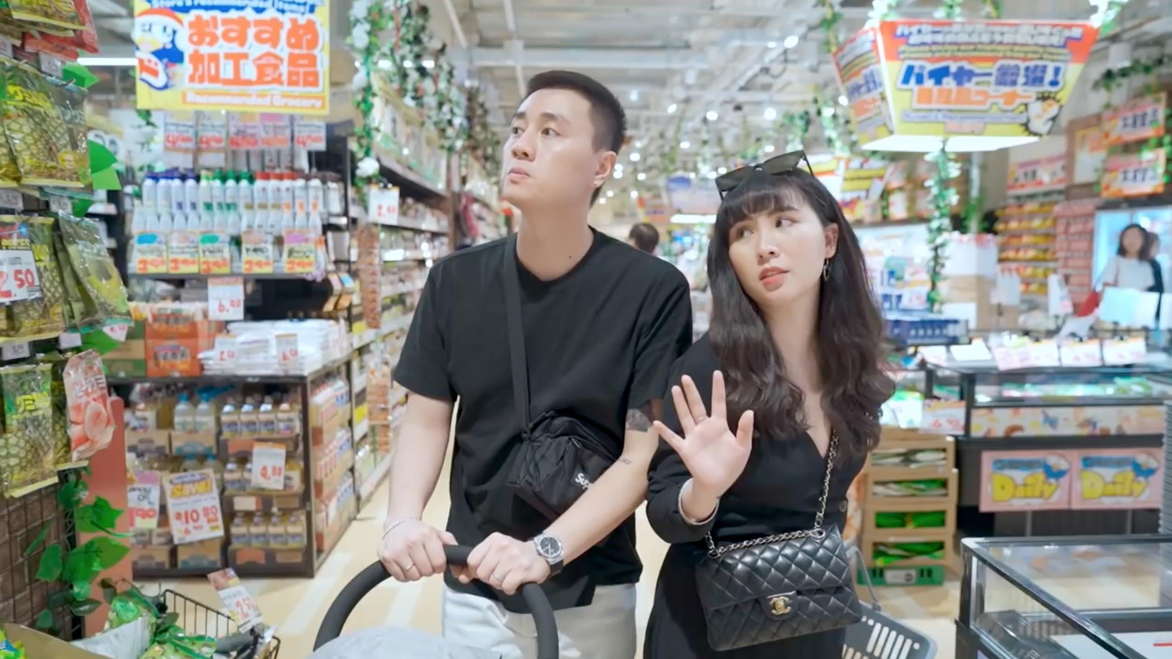 Video - Mot ngay kham pha Singapore cua Kien Hoang, Heo Mi Nhon hinh anh