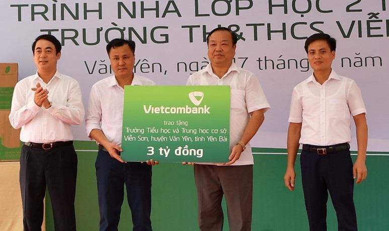 Khanh thanh lop hoc duoc Vietcombank tai tro 3 ty dong tai Yen Bai hinh anh