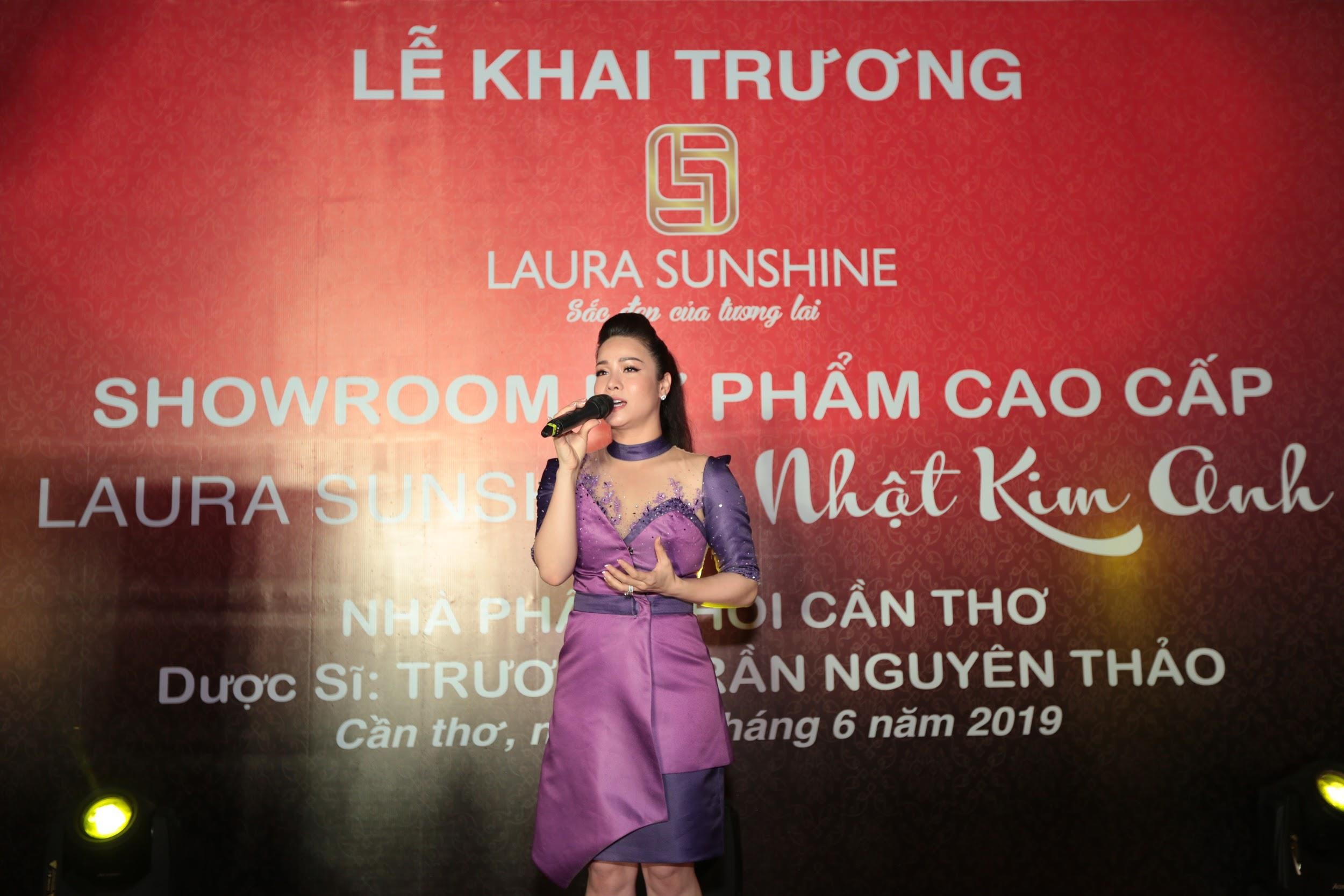 Laura Sunshine anh 1
