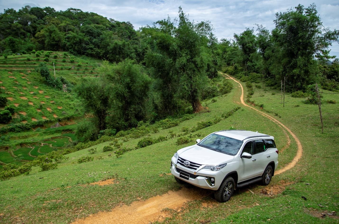 xe 7 chỗ,  Honda,  CR-V,  Ford,  Everest,  Toyota,  Nissan,  Terra,  Fortuner ảnh 1 xe 7 cho,  Honda,  CR-V,  Ford,  Everest,  Toyota,  Nissan,  Terra,  Fortuner anh 1