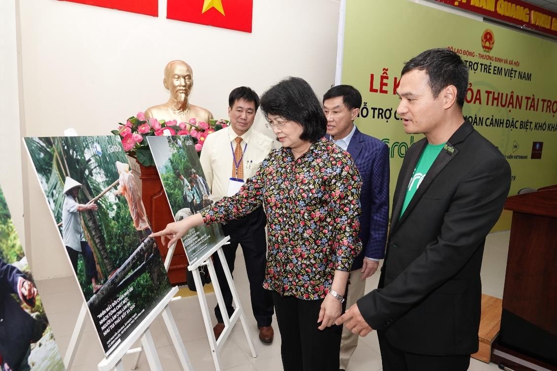 Chung tay xay cau cho tre em vung kho khan hinh anh