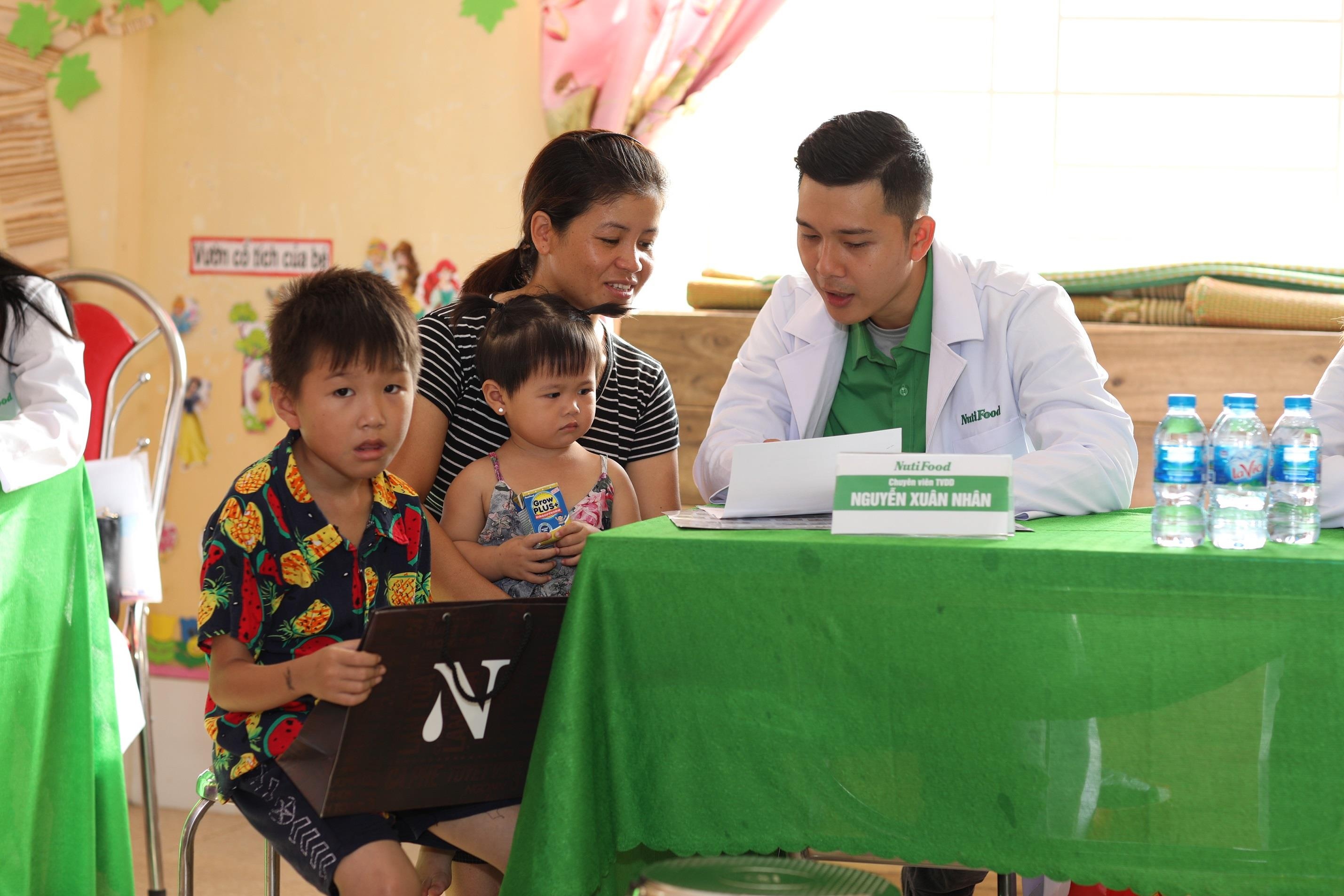 Hanh trinh vi tre suy dinh duong, thap coi den vung nui Yen Bai hinh anh