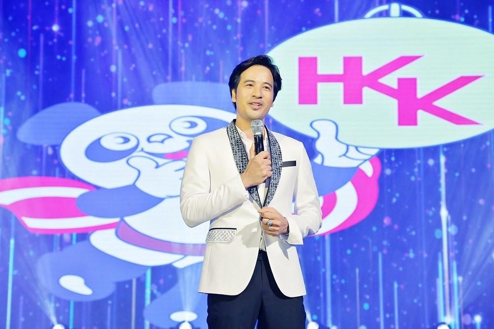 Dao dien Le Minh va dan sao quy tu tai dem nhac cua Khoa Keo Hoan My hinh anh