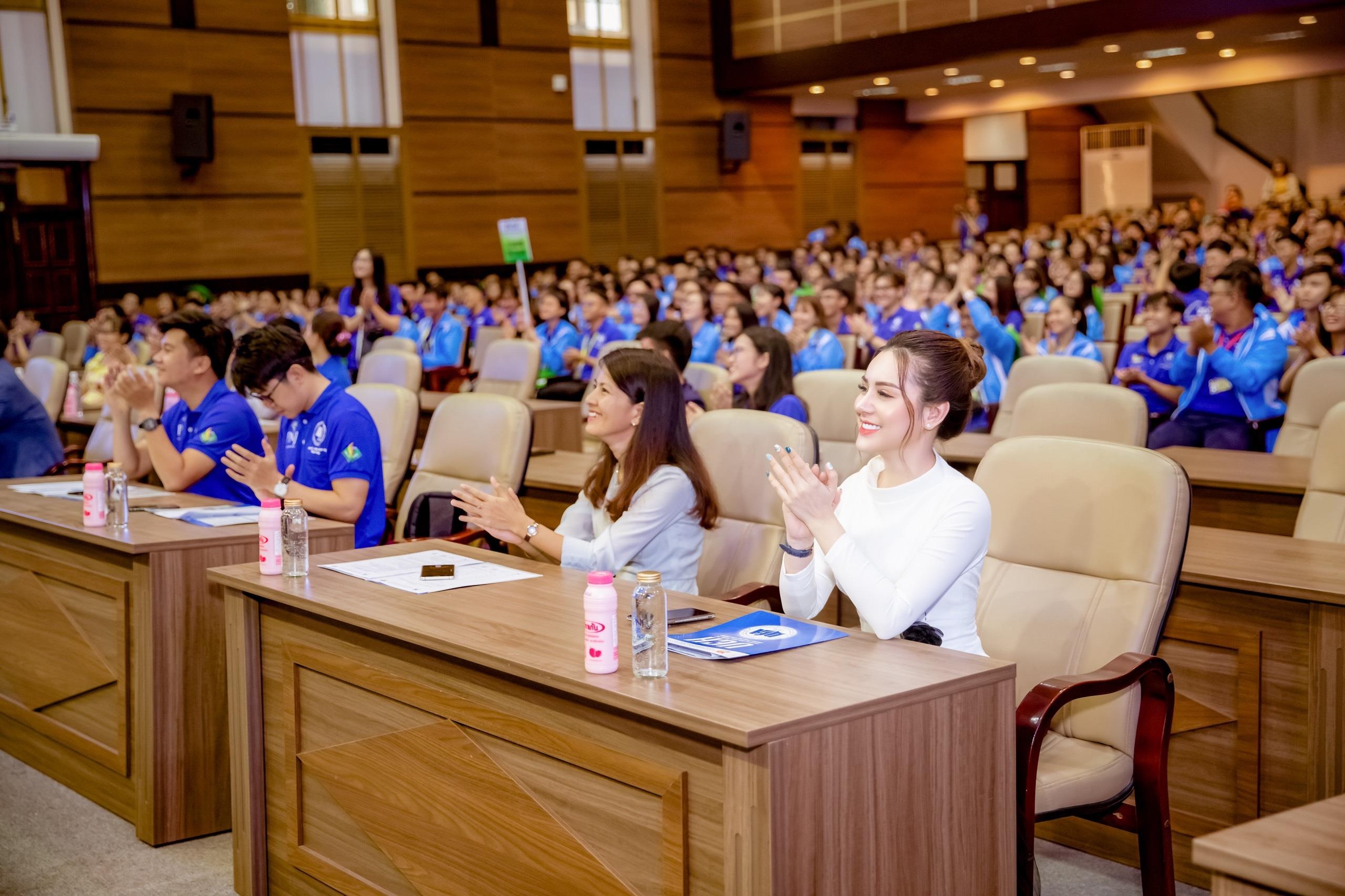 Queenie Skin khoi dong 'Du an cong dong 2019' hinh anh