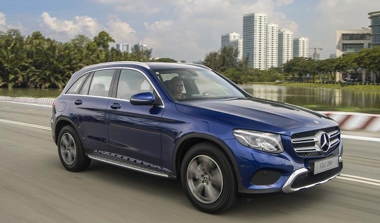 Mercedes-Benz chon Fascination Show 2019 trinh lang E-Class moi hinh anh