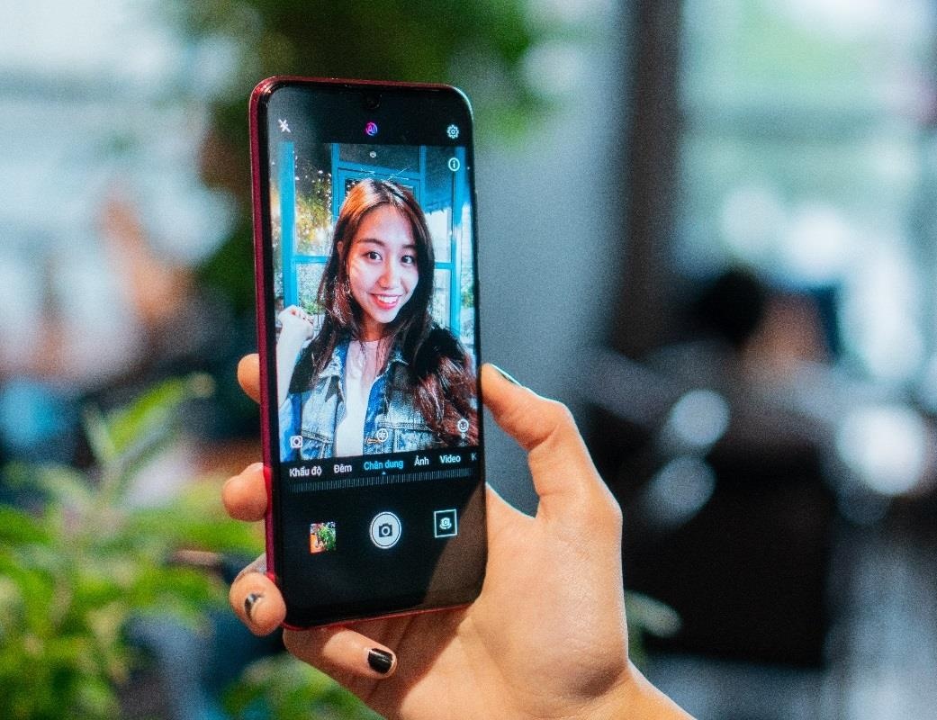 Cach sam smartphone ung y ma khong phai 'nhin mom nhin mieng' hinh anh