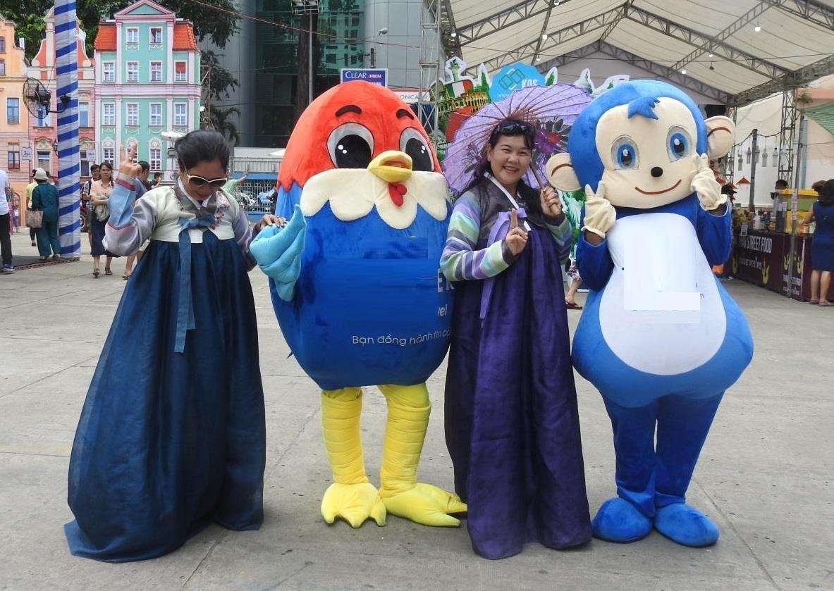 Nguoi dan Ha Noi hao huc cho don Le hoi Van hoa Du lich Quoc te 2019 hinh anh