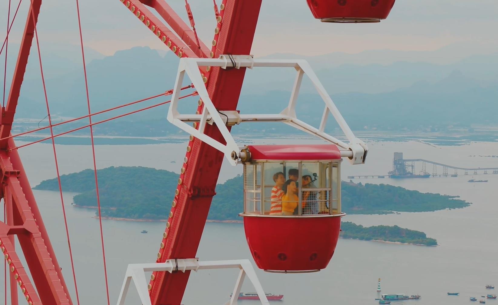 Video - Cung Bao 'Ve nha di con' kham pha Sun World Halong Complex hinh anh