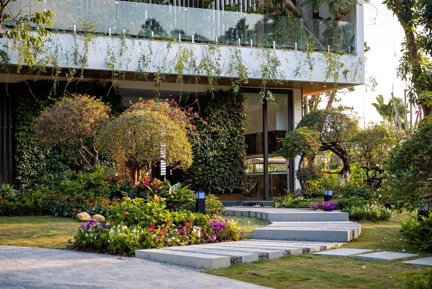 Xach balo len 'chill' tai to hop biet thu tren cao voi 70.000 cay xanh hinh anh