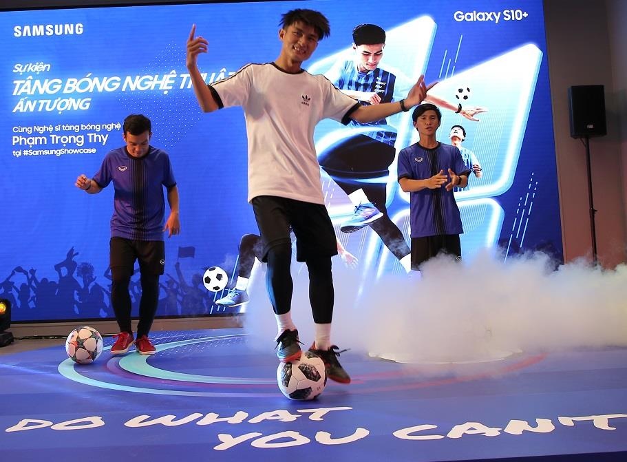 Tang bong nghe thuat - tu dam me den thanh cong cua chang trai 8X hinh anh