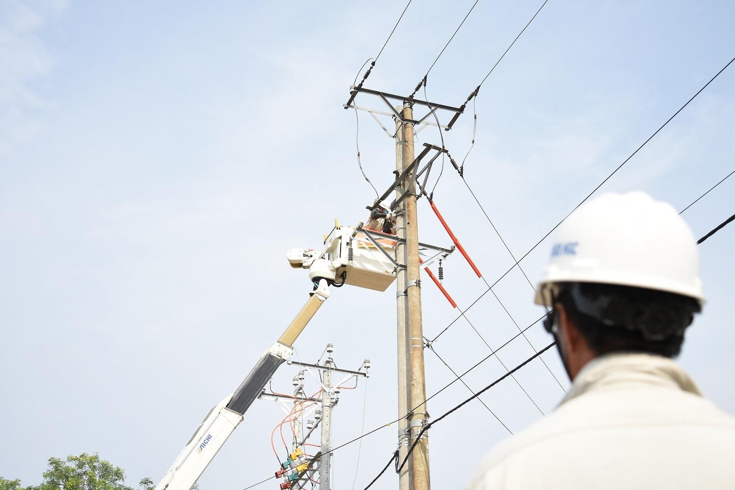 Luong tieu thu dien tai Ha Noi tang dot bien dot nang nong hinh anh