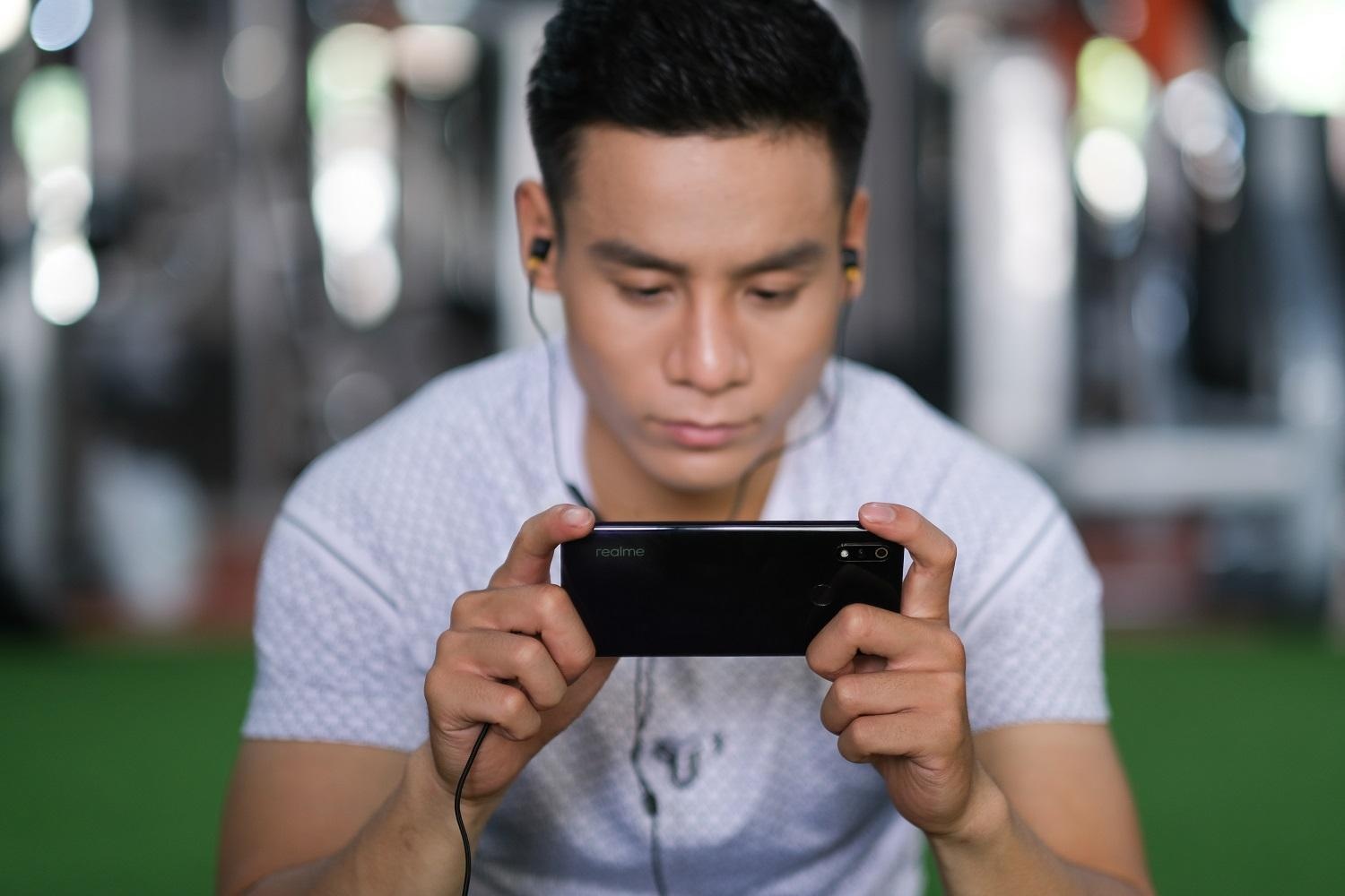 Nam vuong Cao Xuan Tai bat mi tuyet chieu khoe dep, san chac hinh anh