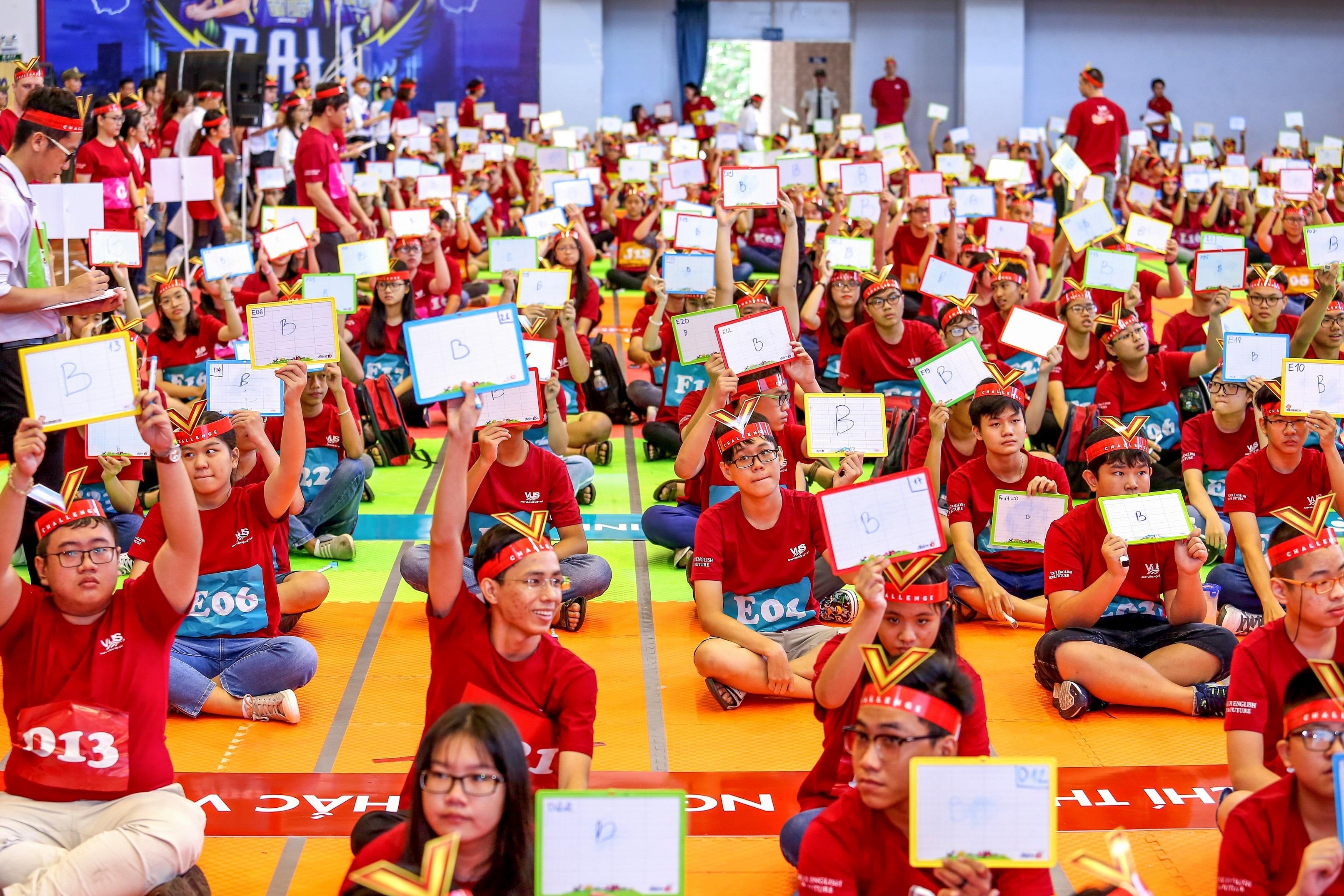 Hon 600 hoc vien VUS dau tri tai chung ket 'V-Challenge 2019' hinh anh