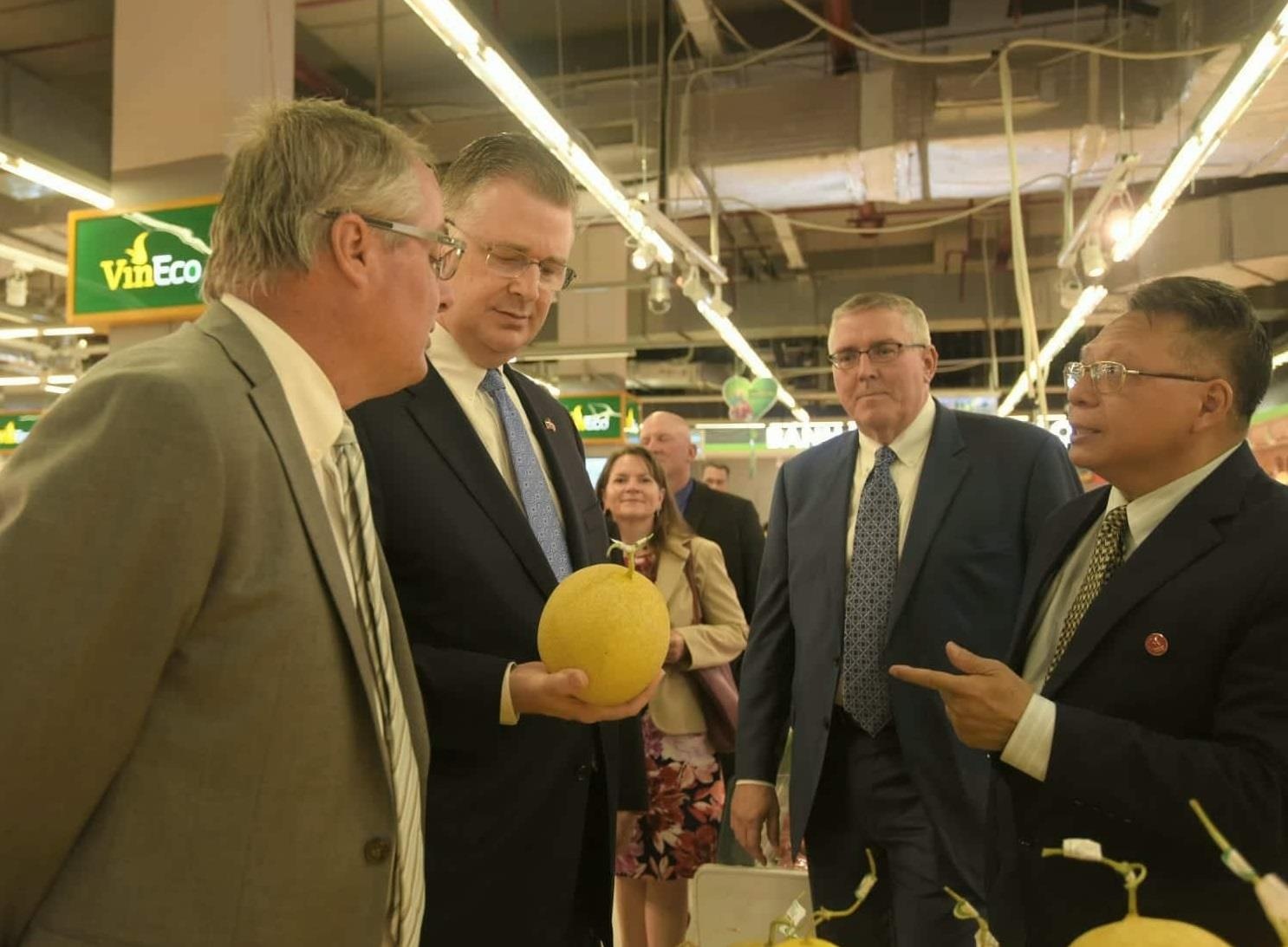 Dai su My thich thu voi nong san sach VinEco hinh anh