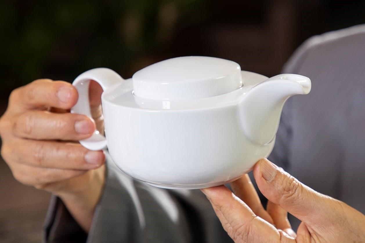 Thuong hieu gom su Viet chinh phuc 40 giam khao Red Dot Award hinh anh