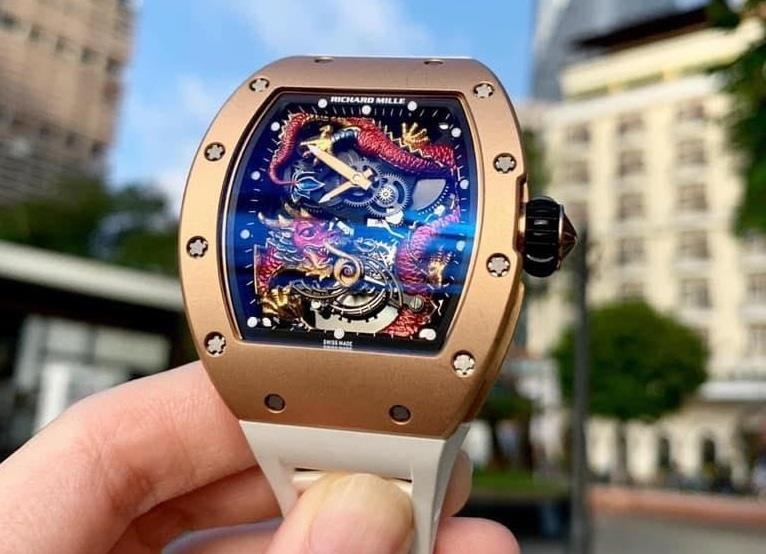 Chiec dong ho Hoa Long tri gia trieu do cua doanh nhan Minh Nhua hinh anh