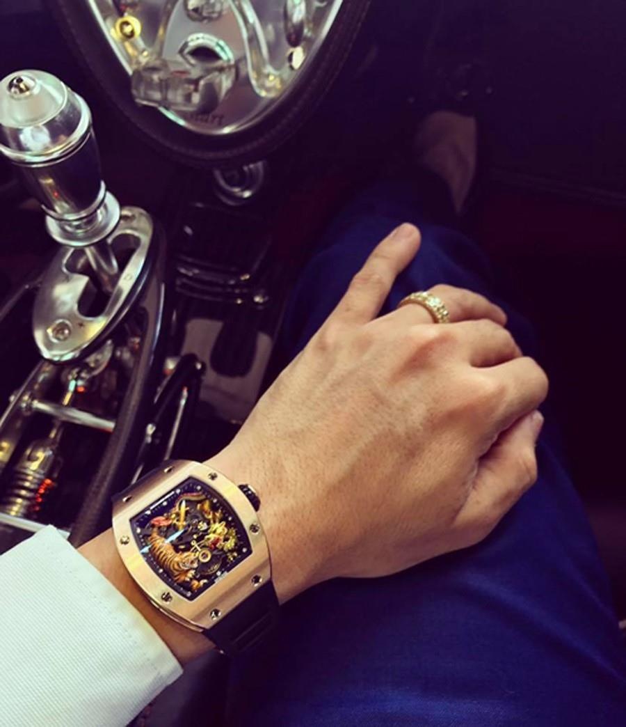 Dong ho Hoa Long anh 1