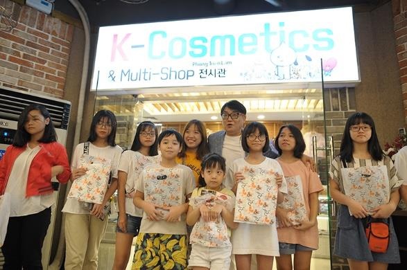 Phong trung bay BT21 - diem den kho bo lo cua cac Army hinh anh