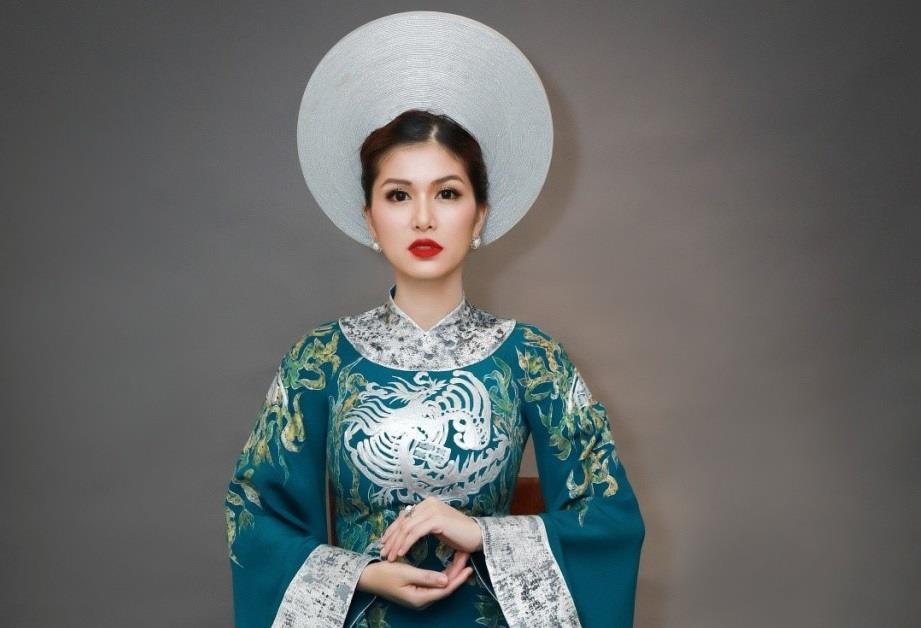 Ho Oanh Yen the hien BST ao dai lay cam hung tu trieu Nguyen hinh anh