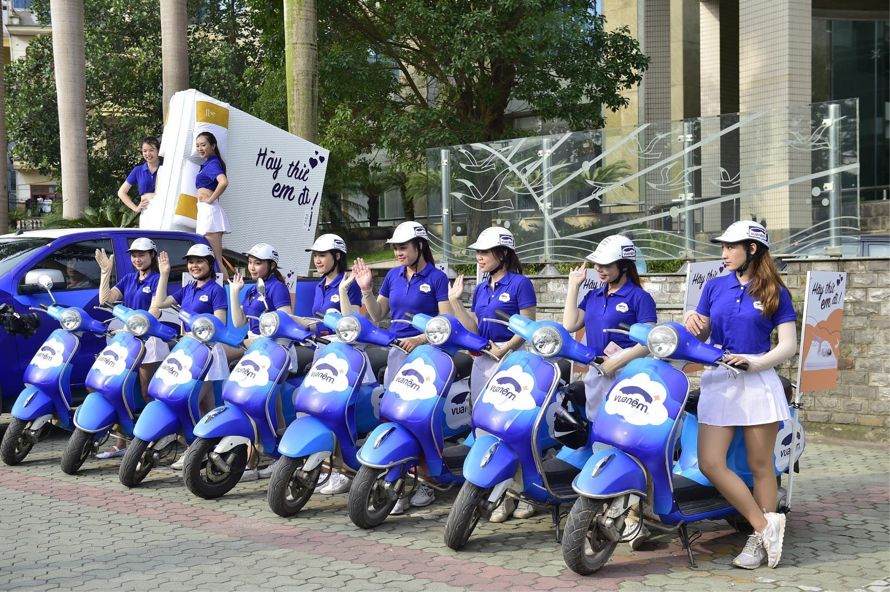 Roadshow 'Hay thu em di' khuay dao nguoi di duong hinh anh