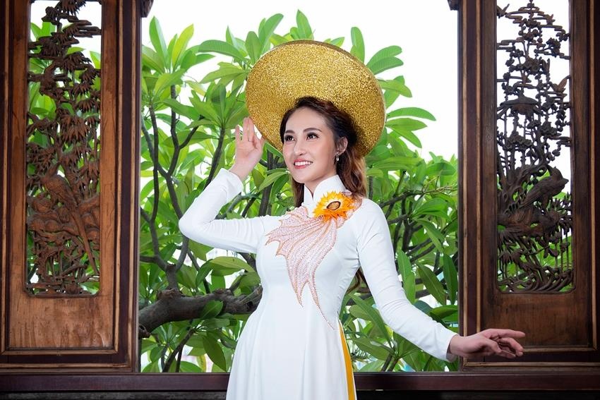 Thuong hieu Dan Ha ra mat BST ao dai mang phong cach hien dai hinh anh