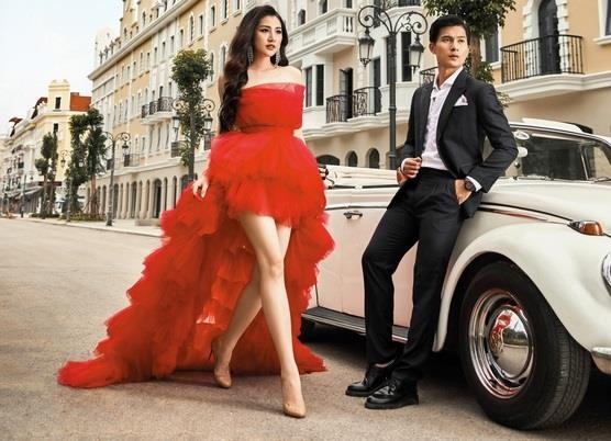 Theo chan A hau Duong Tu Anh kham pha pho mua sam tai Ha Long hinh anh