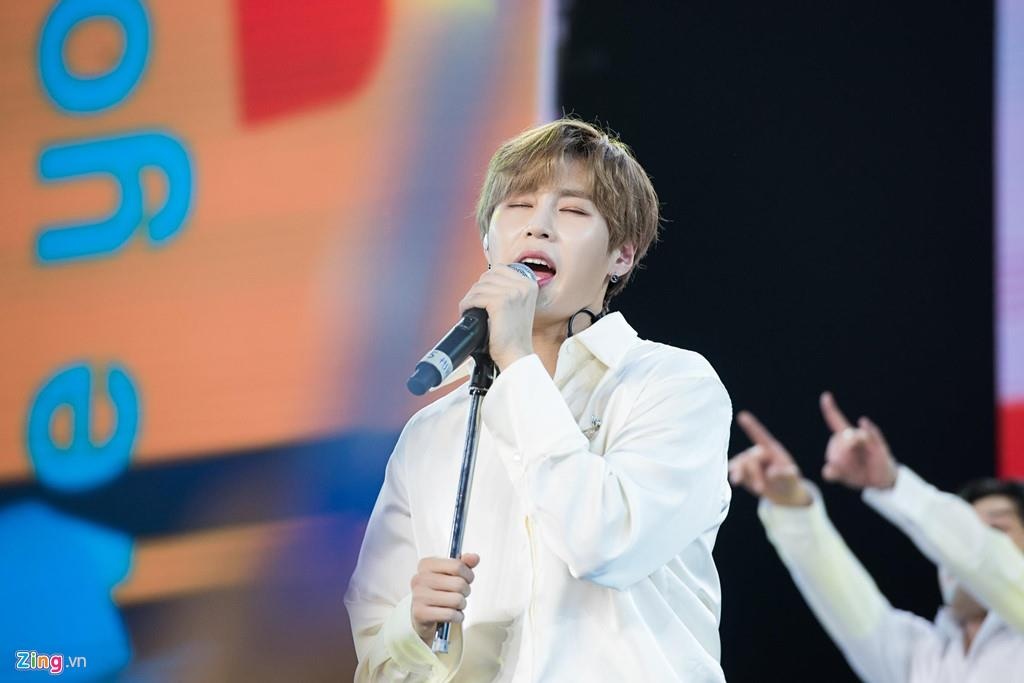 V Heartbeat Live anh 10