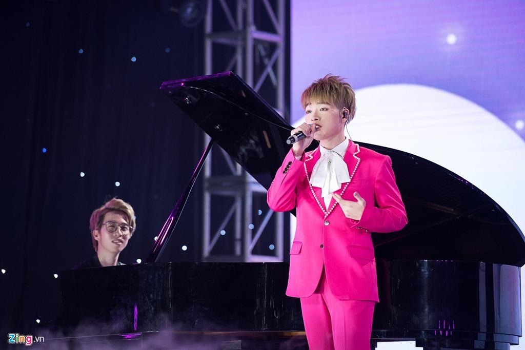 V Heartbeat Live anh 22