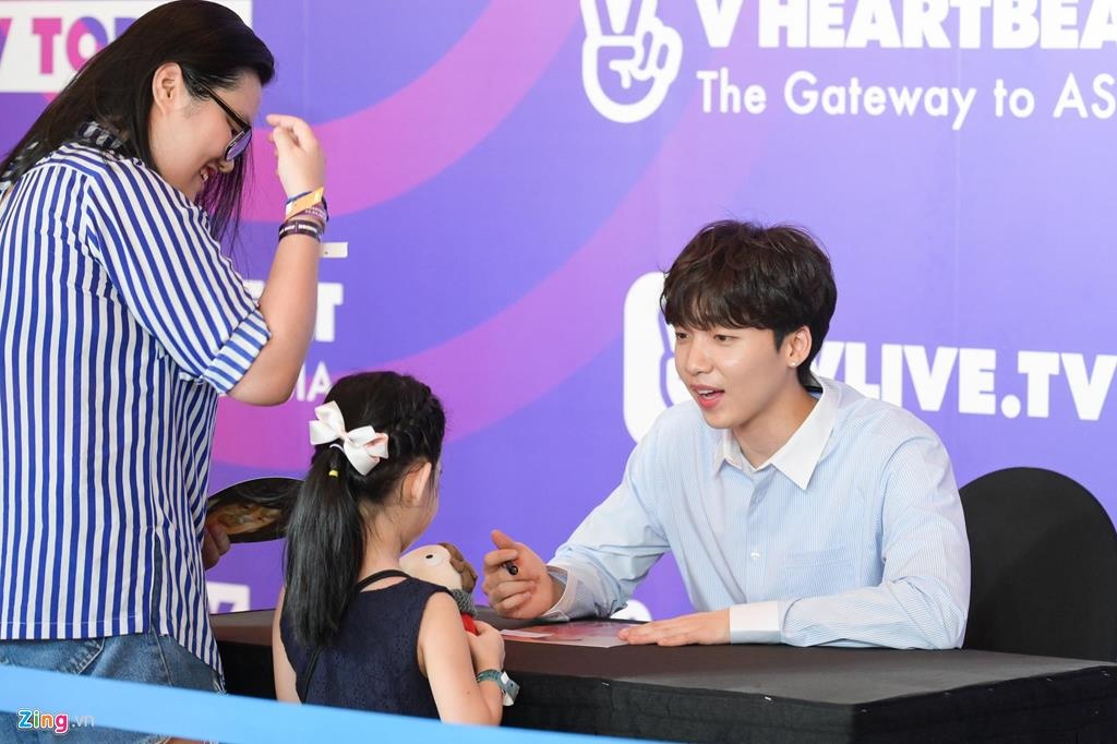 V Heartbeat Live anh 14