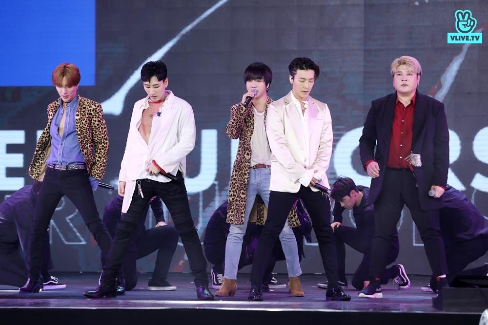 V Heartbeat Live anh 11