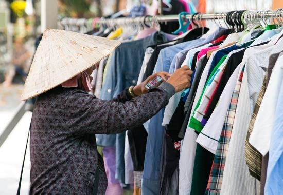 Cua hang quan ao 0 dong noi ai thieu den lay, ai du den cho hinh anh