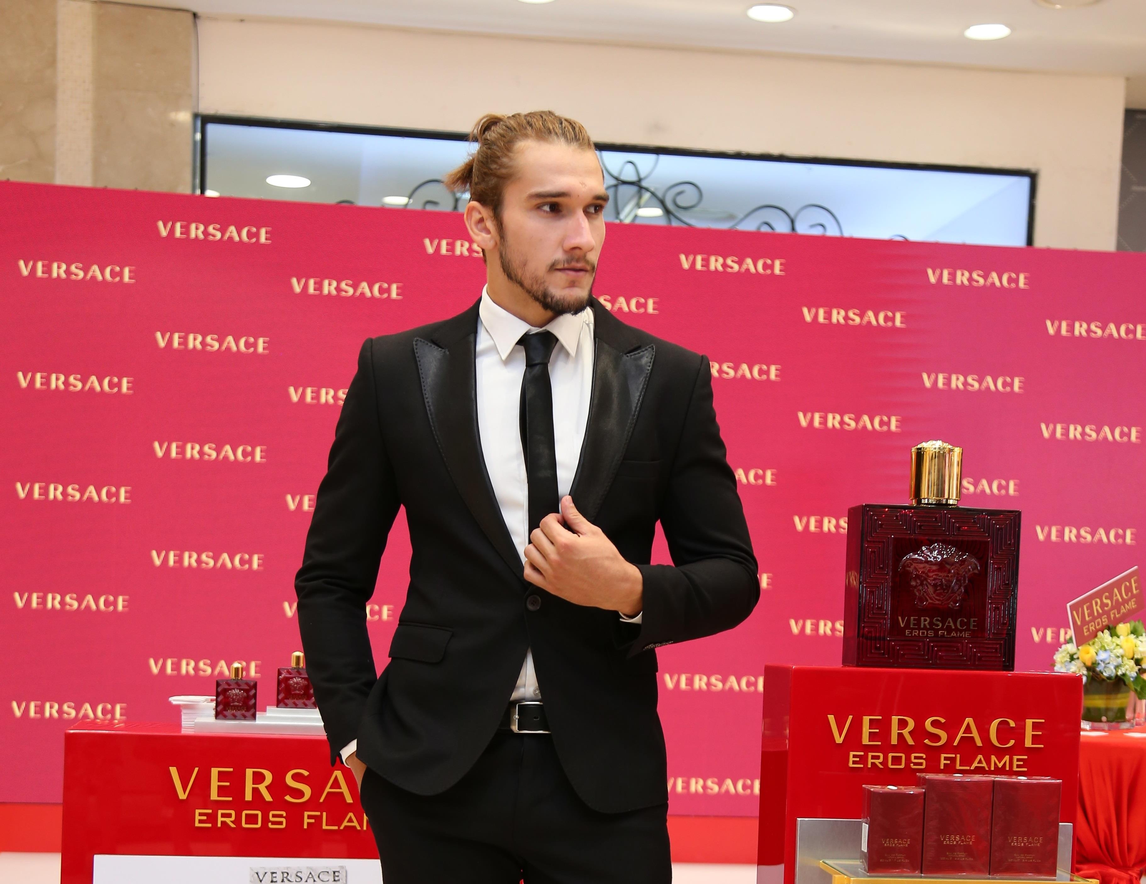 Versace Eros Flame - luu giu huong thom cua tinh yeu nong chay hinh anh